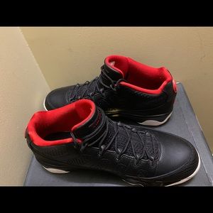Retro 9 low , size 10